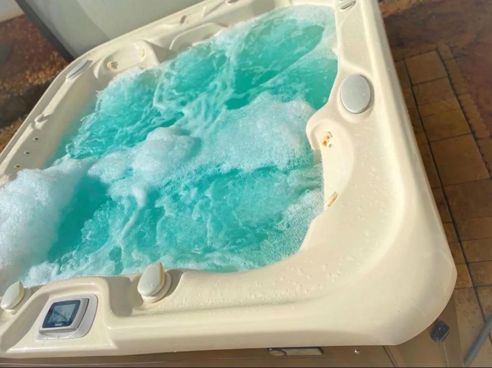 Stylish 4B 3B -King Bed- Jacuzzi Villa Charlotte Exterior foto